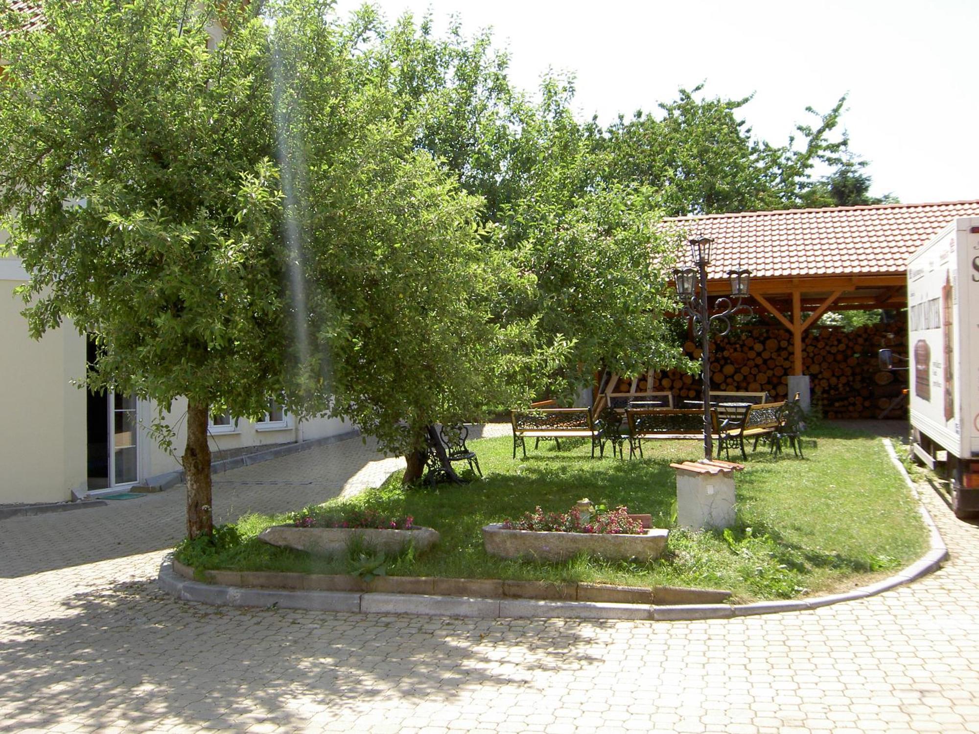 Hotel Klor Doudleby Exterior foto